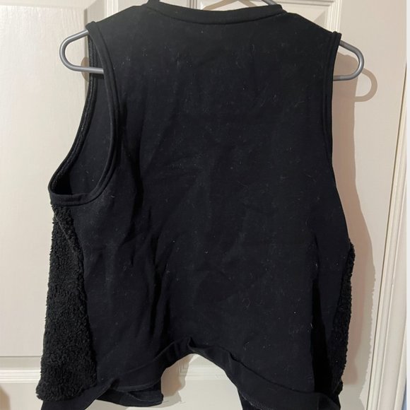 Twik Cropped Sherpa Vest - Picture 3 of 3